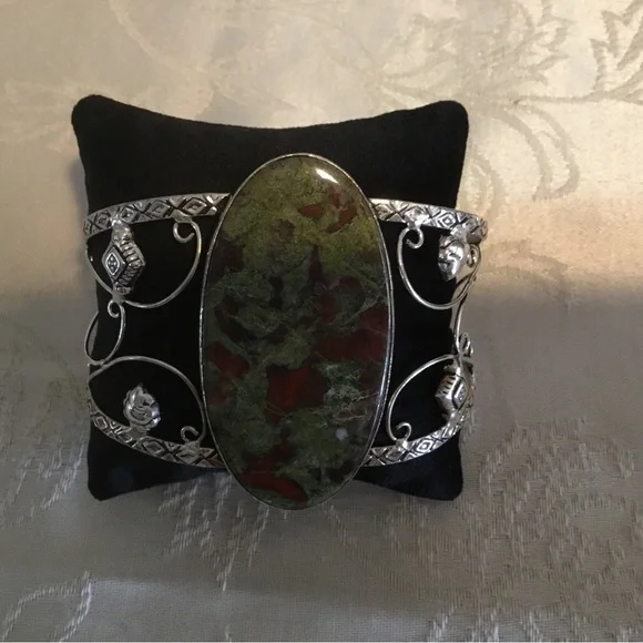 🌹HOST PICK🌹- BLOODSTONE LARGE STONE SILVER PLATED BRACELET - Picture 4 of 5